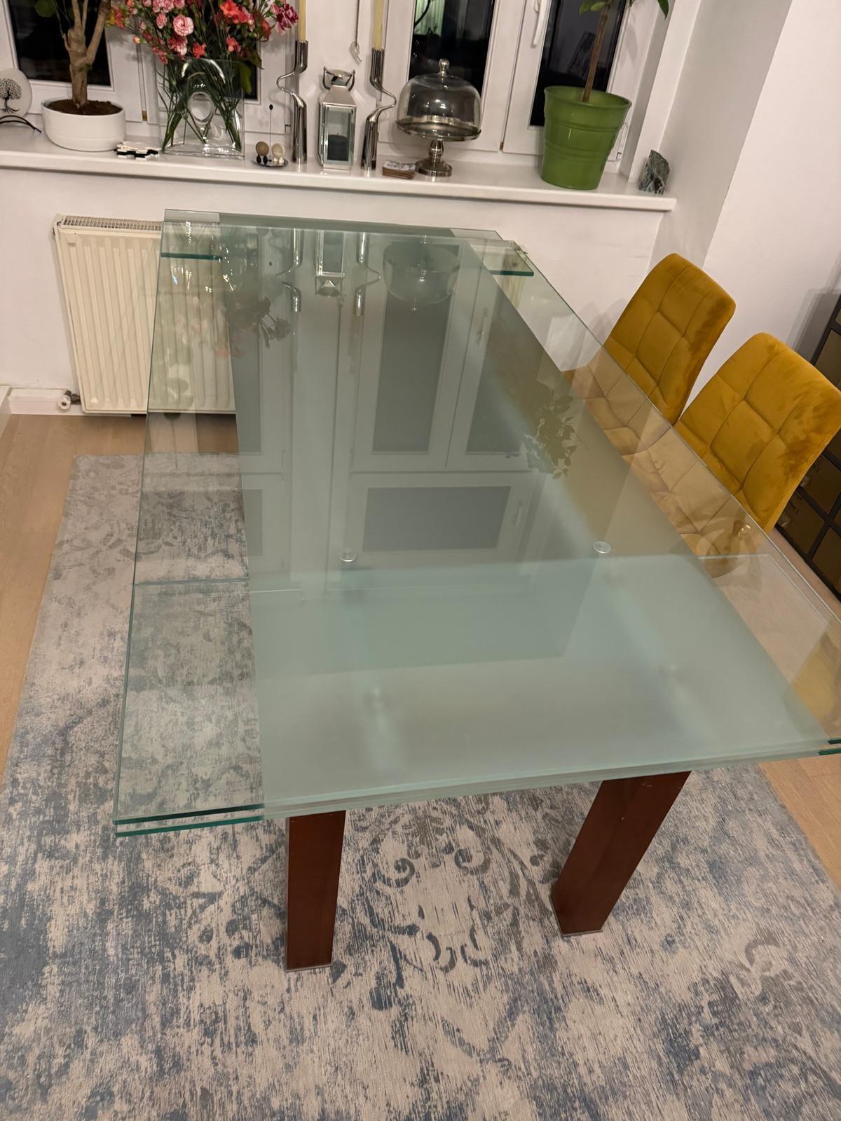 Esstisch mit satinierter Glasplatte auf Holzbasis, Maßanfertigung MK Glas